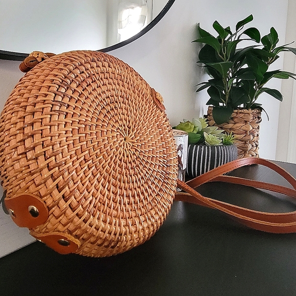 Round Rattan Clutch Purse - Picture 3 of 6